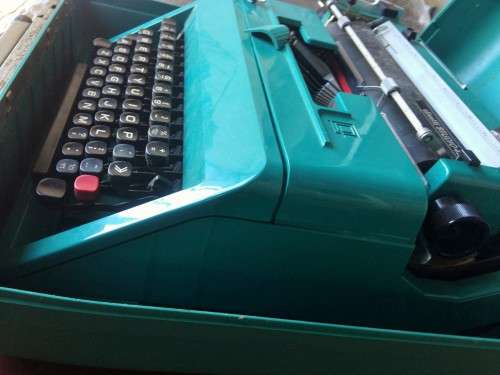 TYPEWRITER OLIVETTIE STUDIO 45manual+CaseWorking*GREAT COUNTRY HOME DECOR*L@@KatMyBUYNOW**NO WAITING