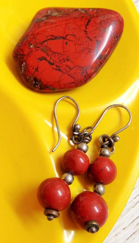 RED JASPER QUARTZ*Acorn red grey quartz veins)EARRINGS+STONE*SEMI PRECIOUS GEM STONE*