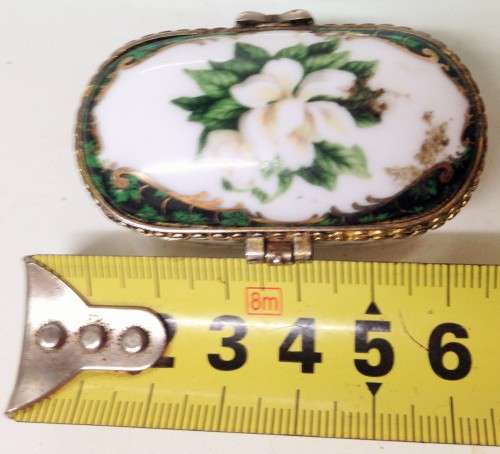 DELPRADO CERAMIC PILL BOX Metal Trim     GREAT COUNTRY HOME DECORLKatMyBUYNOWitemsNOWAITING