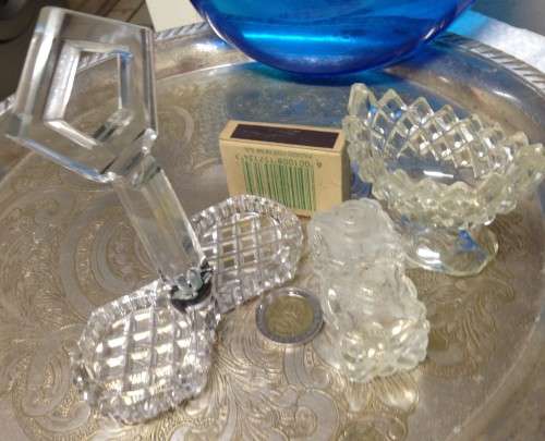 GLASS * Crystal waffle pattern holder + 2 salts+ cut glass 1salt
