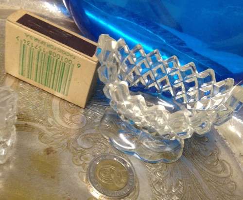 GLASS * Crystal waffle pattern holder + 2 salts+ cut glass 1salt