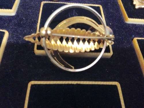 BROOCH -TIGER EYE SEMI PRECIOUS GEM STONE Gilt Filigree
