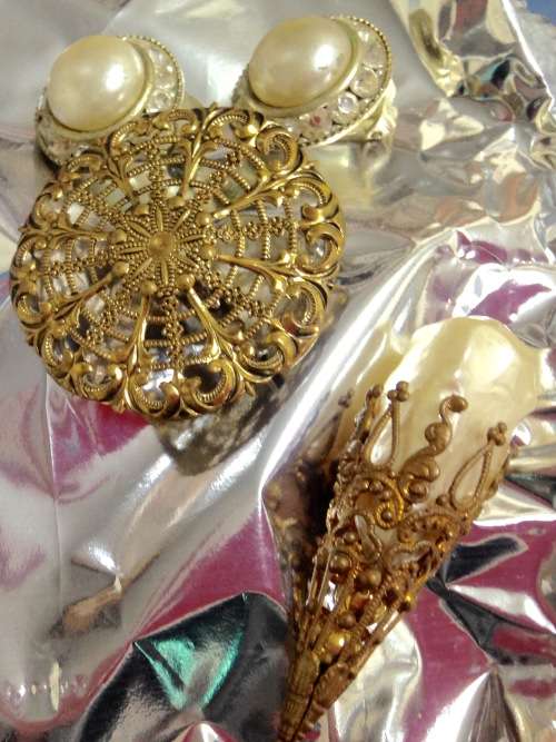 **RARE*Vintage*Hat PIN+BroochFiligree+Earrings clipon GREAT COUNTRY HOME DECOR*L@@K