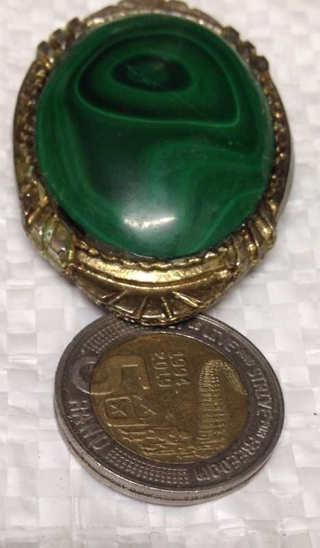 BROOCH*Polished MALACHITE GEM STONE* crack across middleGOLD TONE METAL