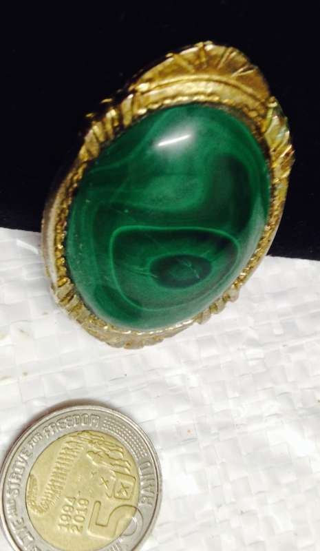 BROOCH*Polished MALACHITE GEM STONE* crack across middleGOLD TONE METAL