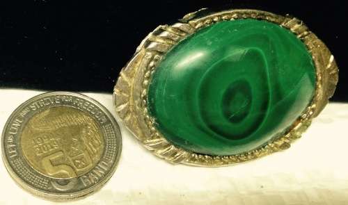 BROOCH*Polished MALACHITE GEM STONE* crack across middleGOLD TONE METAL