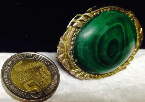 BROOCH*Polished MALACHITE GEM STONE* crack across middleGOLD TONE METAL
