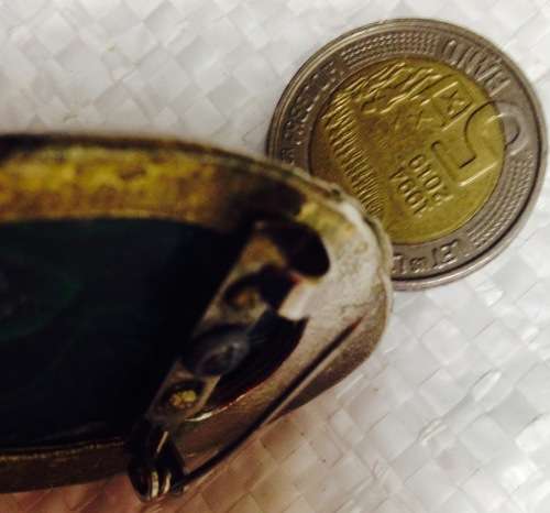 BROOCH*Polished MALACHITE GEM STONE* crack across middleGOLD TONE METAL