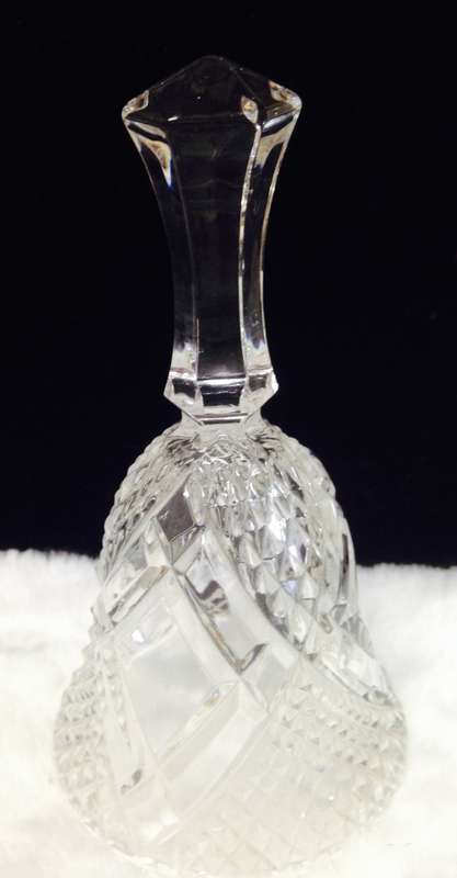 BELL- 1  GLASS CRYSTAL* DESIGN diamond big and small *DISPLAY ONLY!!GREAT COUNTRY HOME DECOR!!!