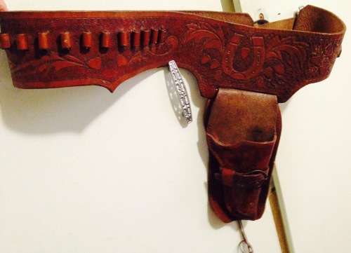 LEATHER HOLSTER has loop fire cartridge loopbelt to hold 4inch revolver made in Spain