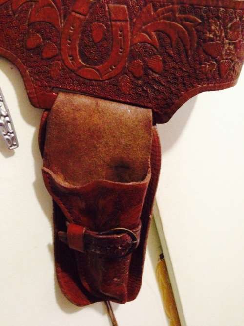 LEATHER HOLSTER has loop fire cartridge loopbelt to hold 4inch revolver made in Spain