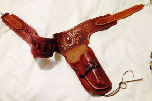 LEATHER HOLSTER has loop fire cartridge loopbelt to hold 4inch revolver made in Spain