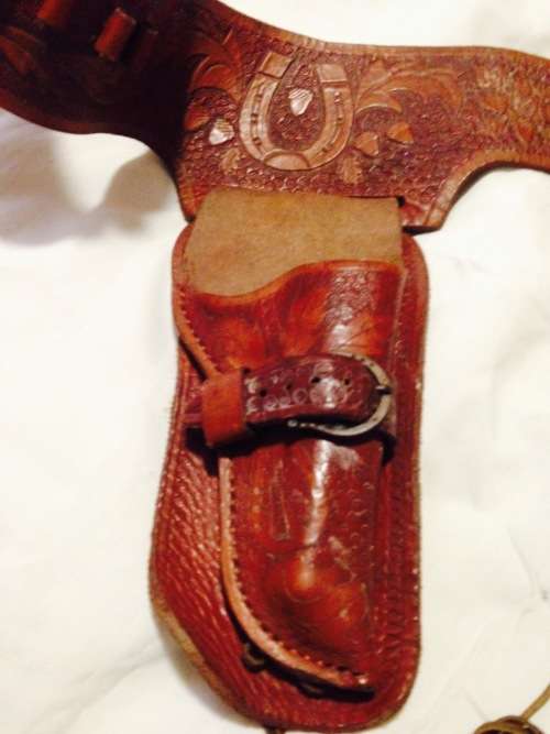 LEATHER HOLSTER has loop fire cartridge loopbelt to hold 4inch revolver made in Spain