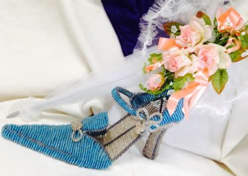 GLASS beaded SHOE + Nett artificial flowers for Wedding Events Table has wire frame