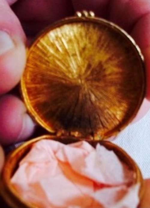 1950*CompactGOLD TONE has lovely Stone Embossed small Look at My BUY NOW Listings NO