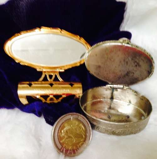 Pill box metal onyx top + Lipstick holder Gold tone has mirror