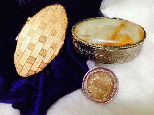 Pill box metal onyx top + Lipstick holder Gold tone has mirror