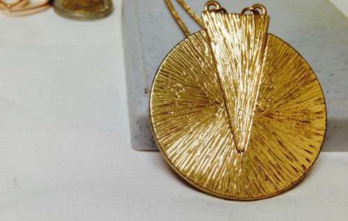 NECKLACE - Egyptian Sunburst PENDANT gold Tone Metal chain+ 2 Ring Pendant+Pairs earrings+ JewellBox