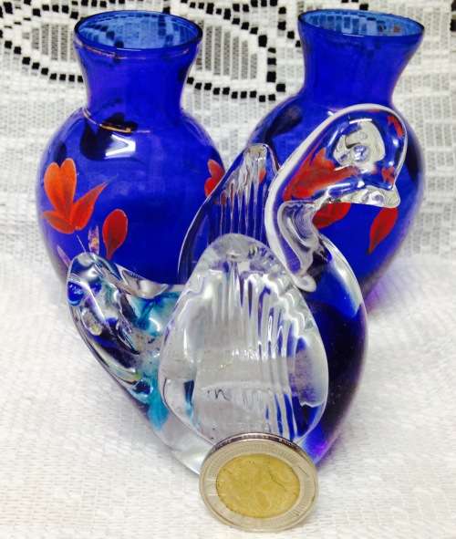EXQUISITE - 2 Vintage Bohemian Posy Vases cobolt +Swan