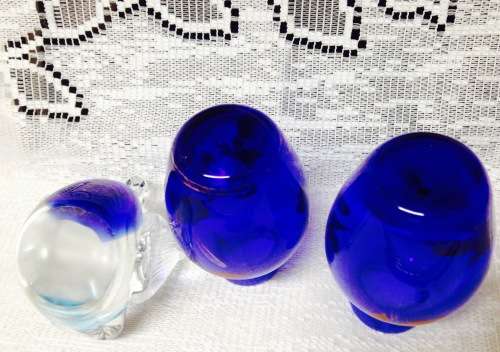 EXQUISITE - 2 Vintage Bohemian Posy Vases cobolt +Swan