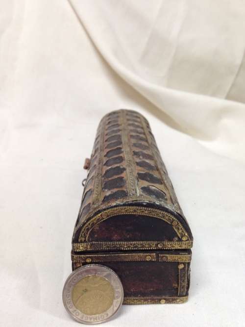chest style Wood box has brass trim