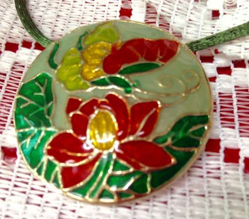 circa 1980 CLOISONNÉ Pendant Red Flowers on green cord LOOK At My BUY NOW LISTINGS NO WAITING