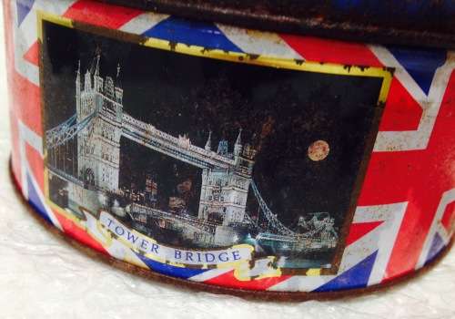 2  TINS British tourist scenes and Queen ElizaTins distressed LOOK At My BUY NOW listings NO WAITING
