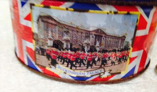 2  TINS British tourist scenes and Queen ElizaTins distressed LOOK At My BUY NOW listings NO WAITING