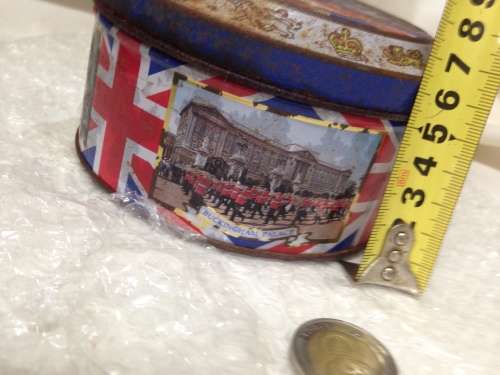 2  TINS British tourist scenes and Queen ElizaTins distressed LOOK At My BUY NOW listings NO WAITING