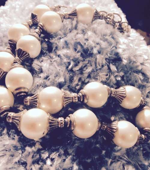 Necklace -Large Pearls Faux+ metal spacers - Classy