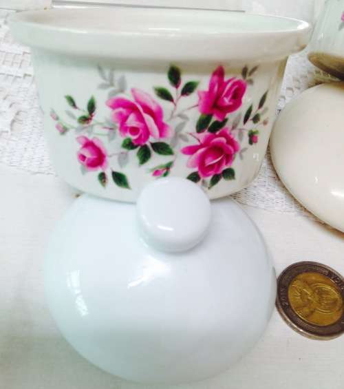2 Bowls + 2 lids not original WEDGEWOOD - CHINTZ - Pink  ROSES  ENGLAND