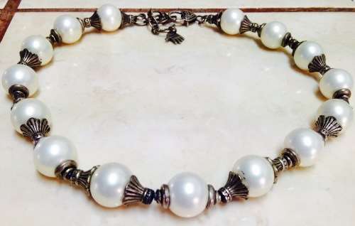 Necklace -Large Pearls Faux+ metal spacers - Classy