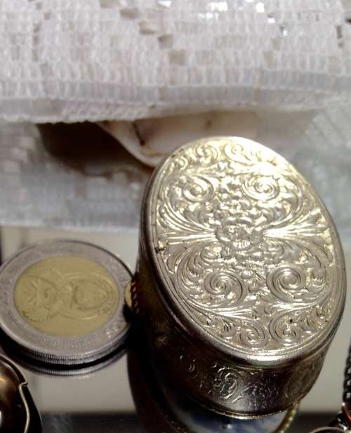 PILL BOX Westminster Abbey LONDON Porcelain Top Gilt MetalGREAT COUNTRY HOME DECOR LooK