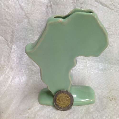 Vase+Frog - Vase Shape of  Africa+ Pottery Ceramic frog Lovely vintage collectibles