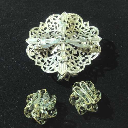 Brooch filigree blue glass stone