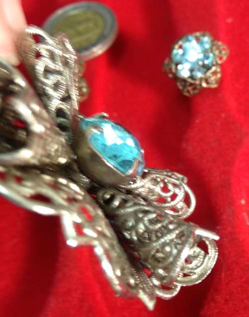 Brooch filigree blue glass stone