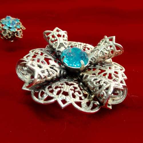 Brooch filigree blue glass stone