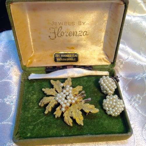 BROOCH 22 CT Gold Hardcore Clad +faux Pearl some lost+ Earrings silver plate