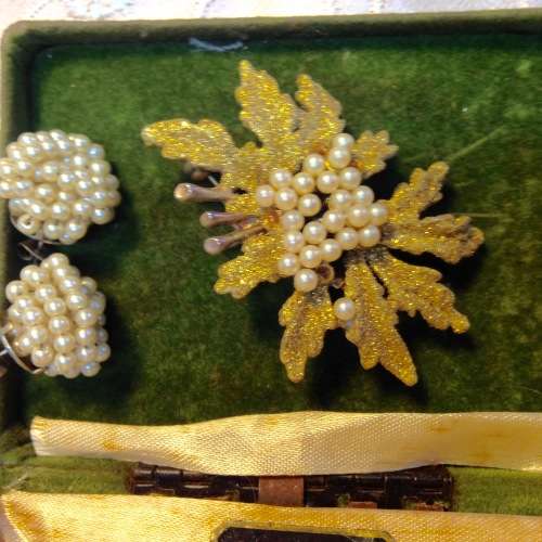 BROOCH 22 CT Gold Hardcore Clad +faux Pearl some lost+ Earrings silver plate