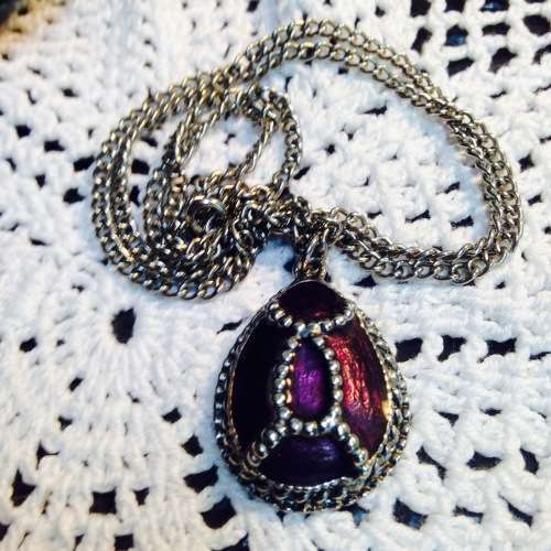 Necklace - Pendant Egyptian SCARAB Cloisonne PURPLE ENAMEL TRIM +  metal CHAIN silver tone