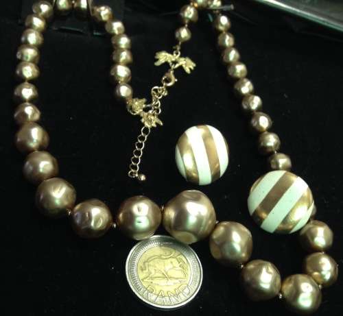 Vintage  Necklace 1960s Graduating Gold Baroque Synthetic beads