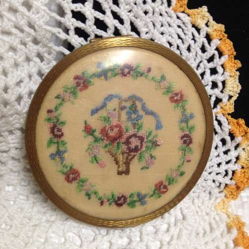 COMPACT Powder -  PYGMALION - decorative NEEDLE POINT TOP - England