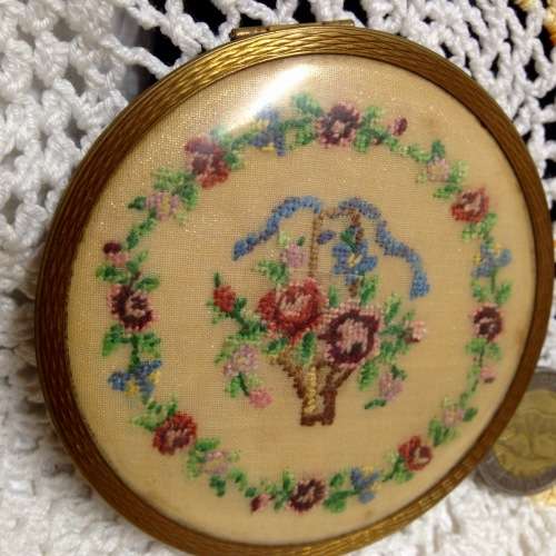 COMPACT Powder -  PYGMALION - decorative NEEDLE POINT TOP - England
