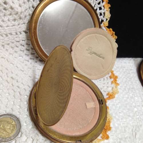 COMPACT Powder -  PYGMALION - decorative NEEDLE POINT TOP - England