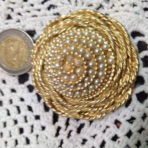 Brooch - Beehive  Pearls faux all around Gold Tone metal