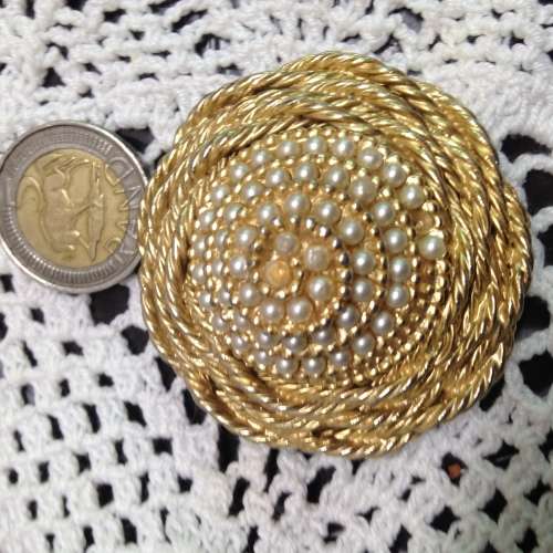 Brooch - Beehive  Pearls faux all around Gold Tone metal