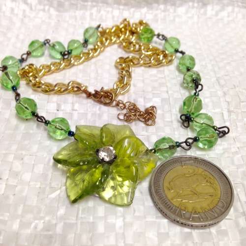 Necklace RARE- Uranium glass flowers Green+chain LOOK at My BUY NOW NO WAITING