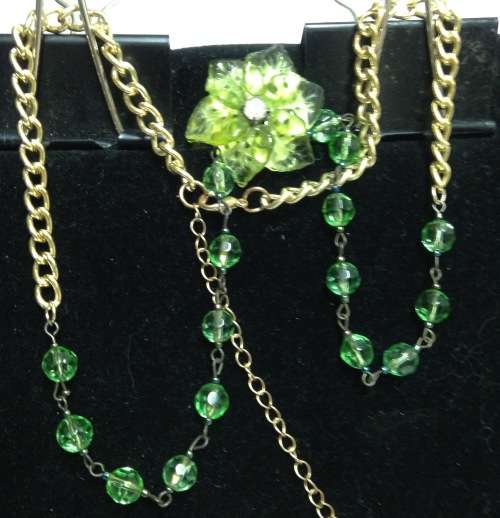 Necklace RARE- Uranium glass flowers Green+chain LOOK at My BUY NOW NO WAITING