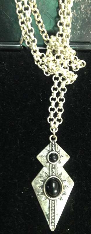 Necklace - Belcher chain -CELTIC Pendat 2 BLACK Onyx cabachon ON HOOP link chain Silvertone