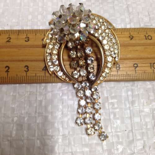 BROOCH - Crescent moon crystal embellished gilt tone metal Look At My BUY NOW-NO WAITING